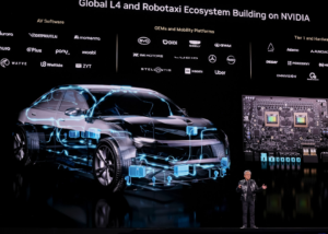 El CEO de Nvidia mostrando su nueva plataforma